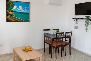 Apartment, 2 Schlafzimmer, Terrasse | Esszimmer