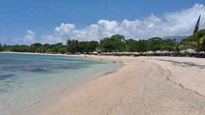 鄰近海灘、白沙