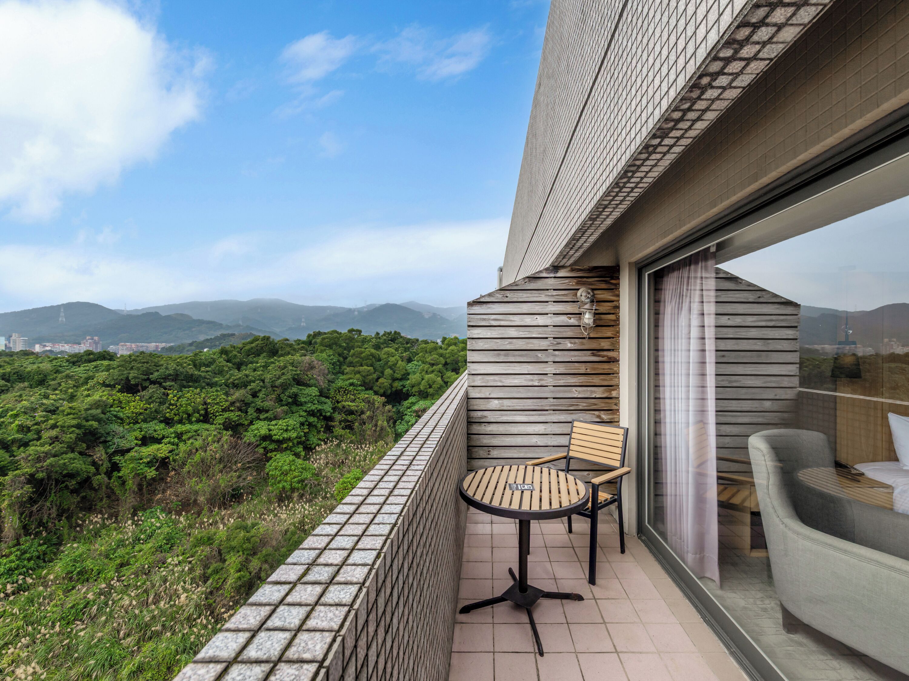 Deluxe Room | Balcony