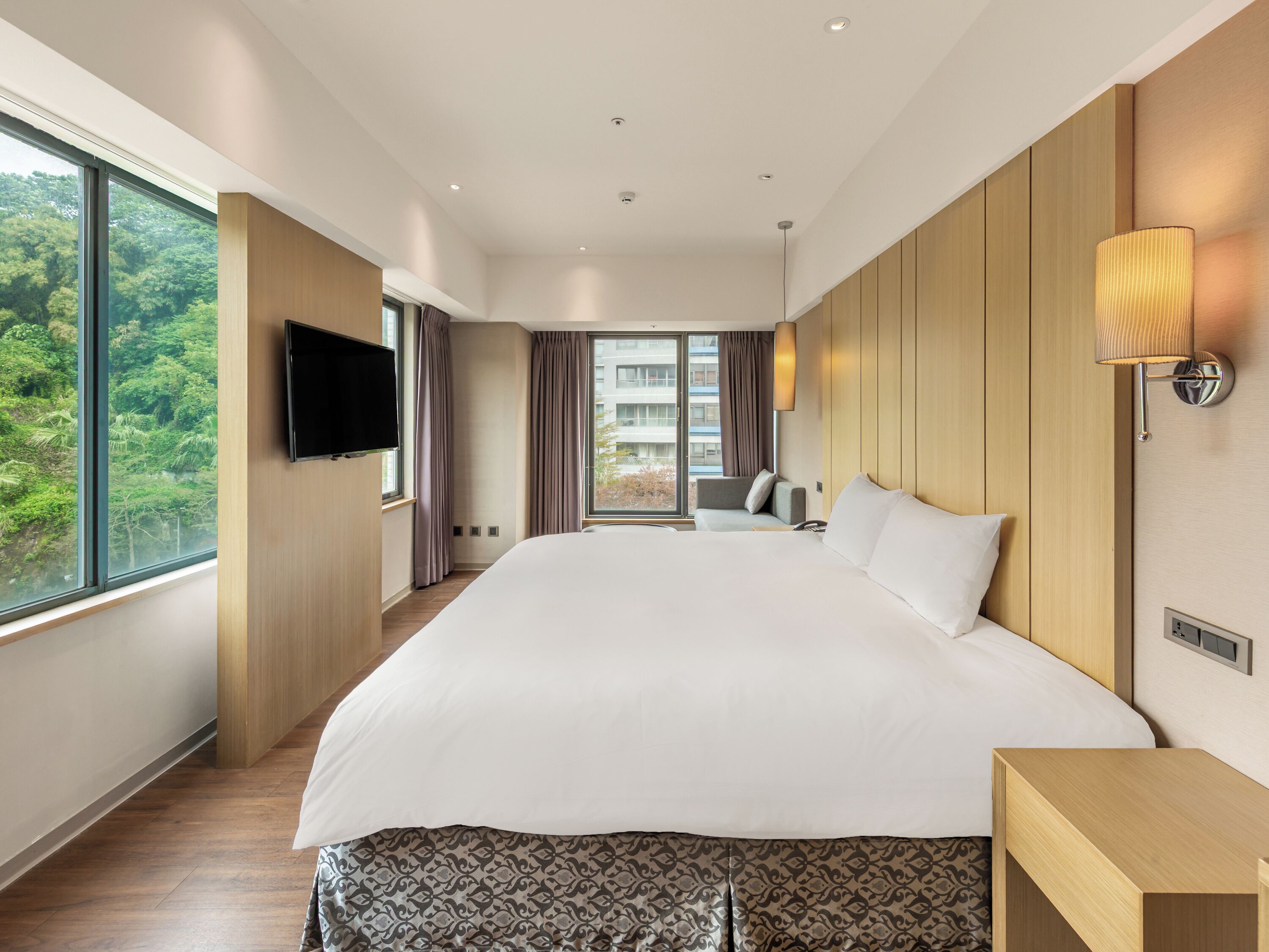Classic Double Room, Balcony | Soundproofing, free WiFi, bed sheets