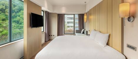 Quarto casal clássico, sacada | Quartos à prova de som, Wi-Fi de cortesia, roupa de cama