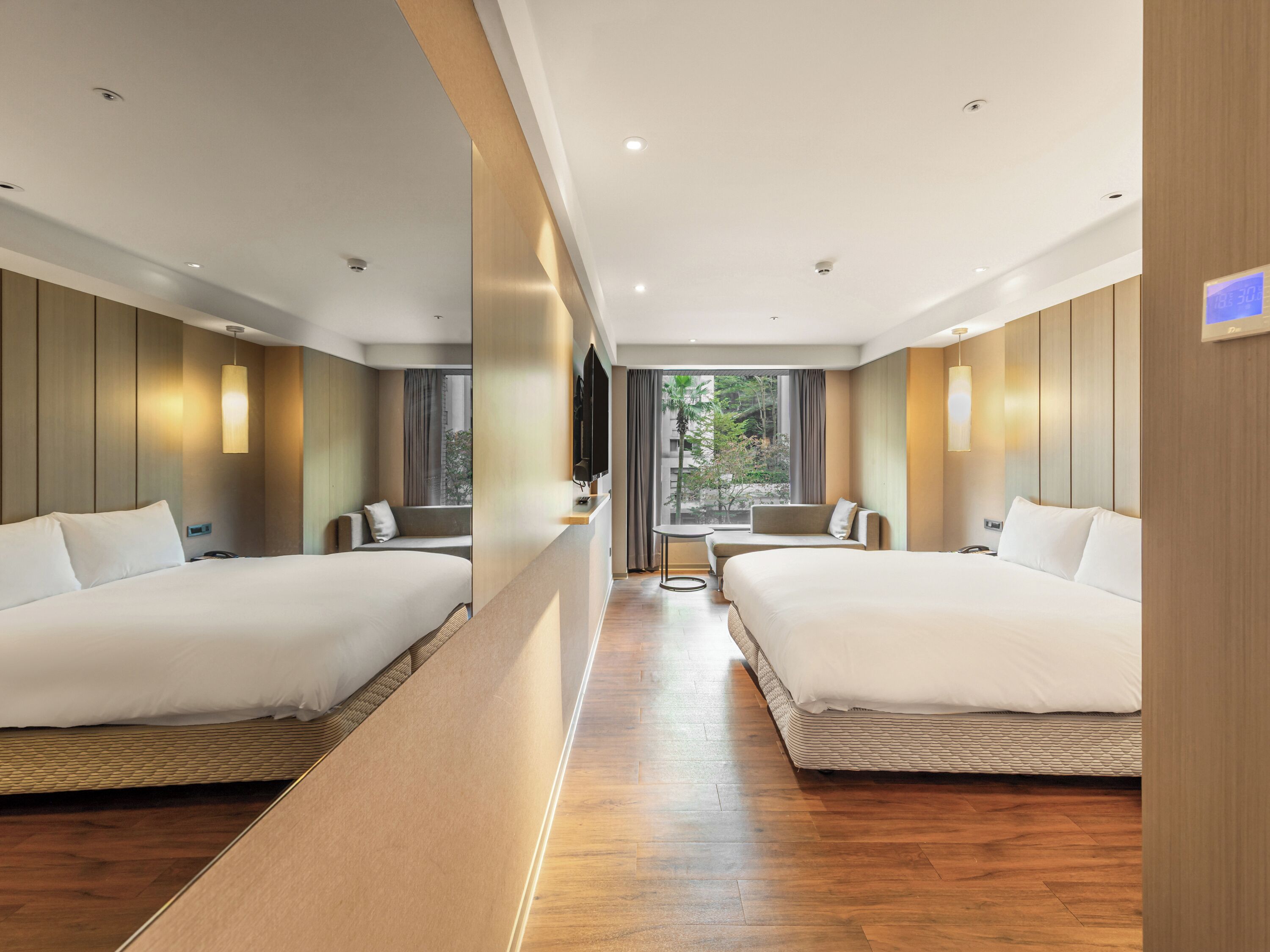 Accessible Double Room | Soundproofing, free WiFi, bed sheets