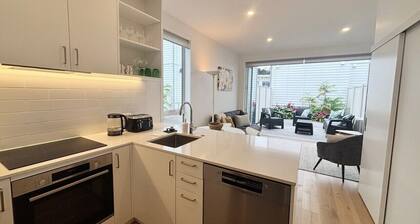 Matakana Village within short walk to restaurants, cafes, cinema and shops