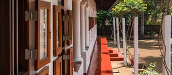 Kuttanad Kayak Club- Riverside Heritage Homestay In Alleppey Backwater village
