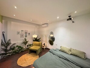 Desk, blackout curtains, soundproofing, free WiFi - SAN SAN HOUSING (HA NOI)