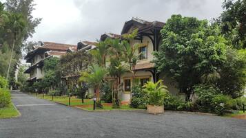 One Bedroom Apartment, Garden & Pool | Area keluarga