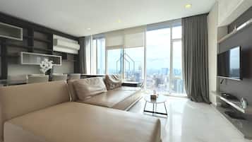 Apartemen Superior, 3 kamar tidur, balkon, pemandangan kota | Area keluarga | Televisi 35-inci dengan saluran TV kabel