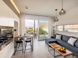 TV - Studio Apartment in Kapparis with communal pool (Kapparis)