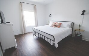 3 chambres, fer et planche à repasser, Wi-Fi, draps fournis