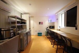 Desayuno con opciones de la cocina local incluido todos los días 