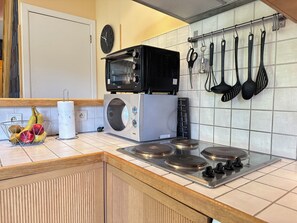 Microones, forn, rentaplats i cafetera i tetera