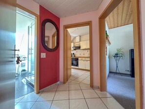 Refrigerador, horno, parrilla de estufa y cafetera y tetera 