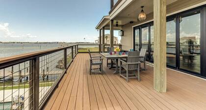 Beautiful spacious 4 bedroom house on the lake. Gorgeous pool and amazing views!