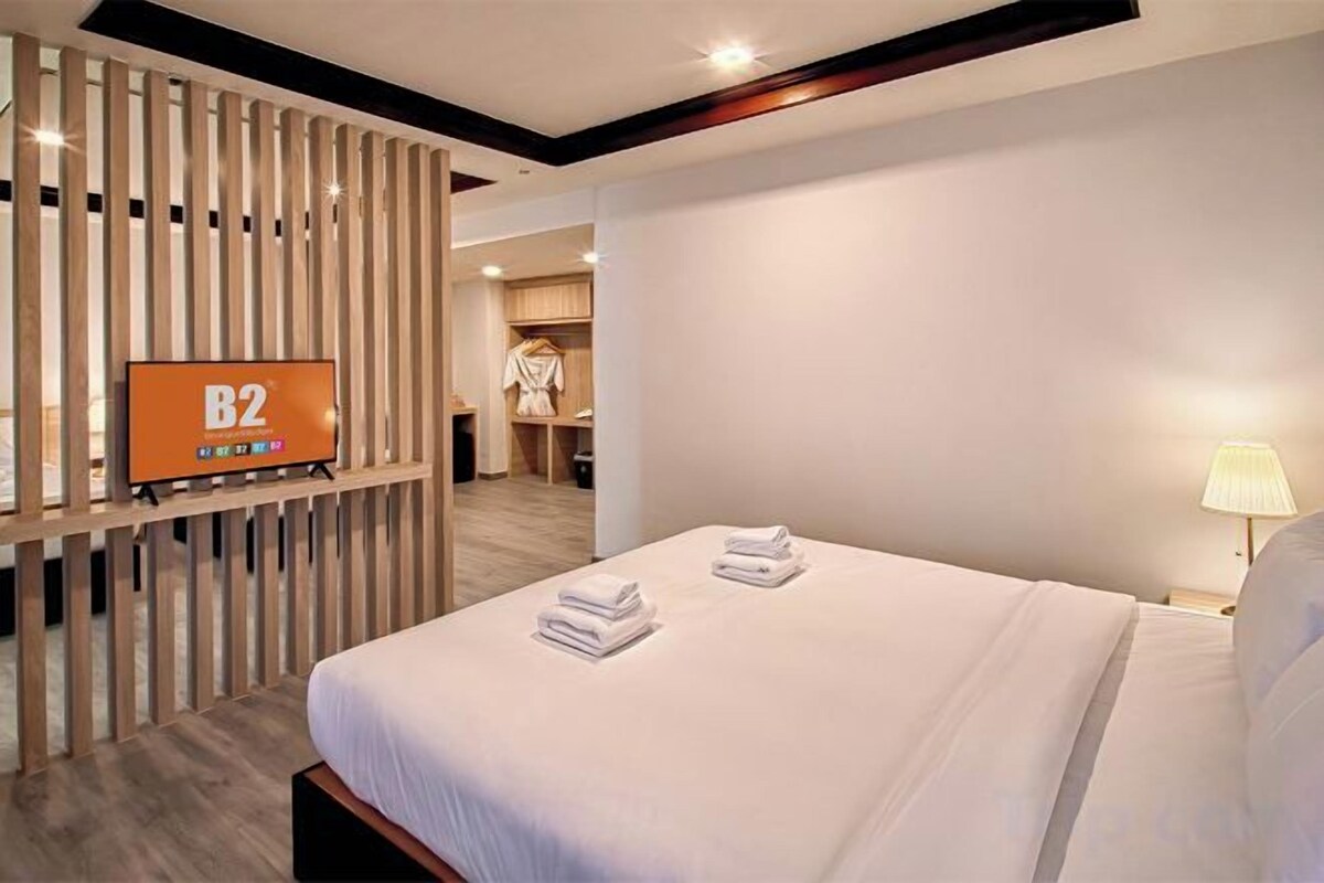 Blackout curtains, free WiFi, bed sheets