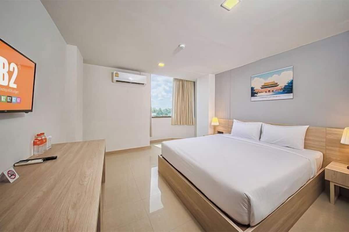 Blackout curtains, free WiFi, bed sheets