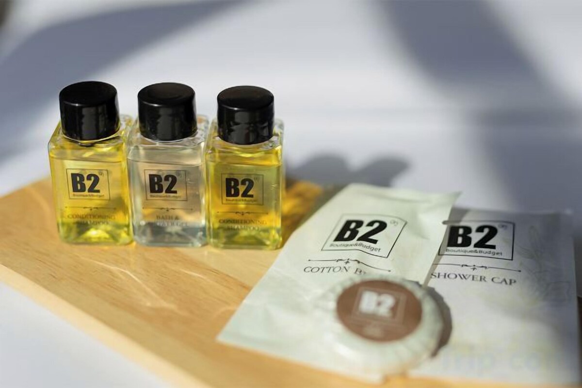 Bathroom amenities | Shower, towels, soap, shampoo