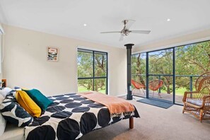 3 bedrooms, bed sheets