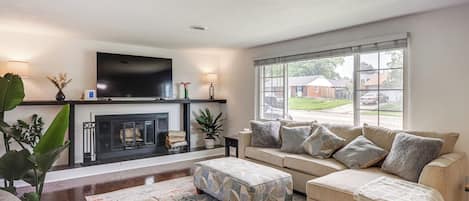 TV, fireplace