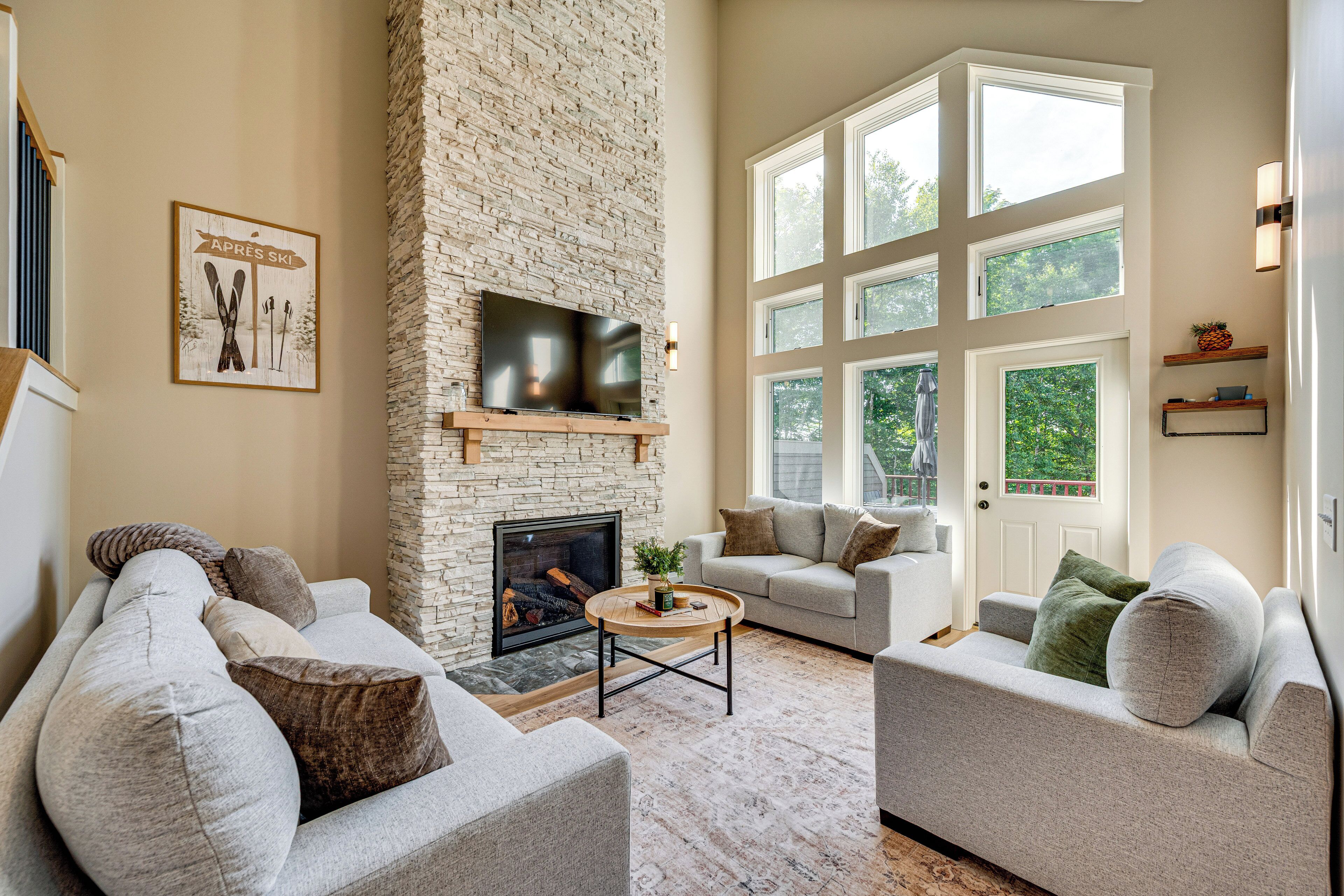 TV, fireplace