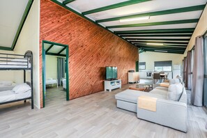 2 bedrooms, iron/ironing board, bed sheets