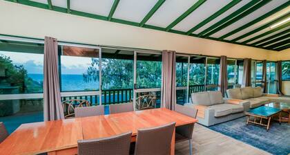 Endeavour: Rustic Two-Bedroom Home With Stunning Ocean & 1770 Headland Views