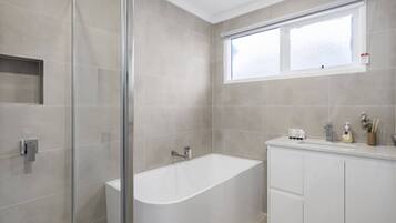 Shower, hair dryer, towels