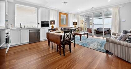 Coastal 3-Bed Flat Near Mullaloo Beach