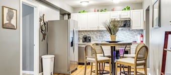 4 Mi to Dtwn Indianapolis: Quiet Apartment w/ Yard