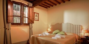 4 chambres, bureau, Wi-Fi gratuit, draps fournis