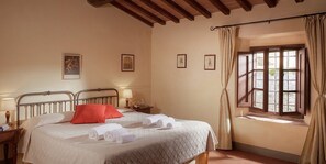 4 bedrooms, free WiFi, bed sheets