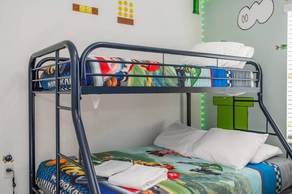 4 habitaciones, tabla de planchar con plancha, wifi y ropa de cama 