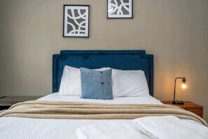 4 habitaciones, tabla de planchar con plancha, wifi y ropa de cama 
