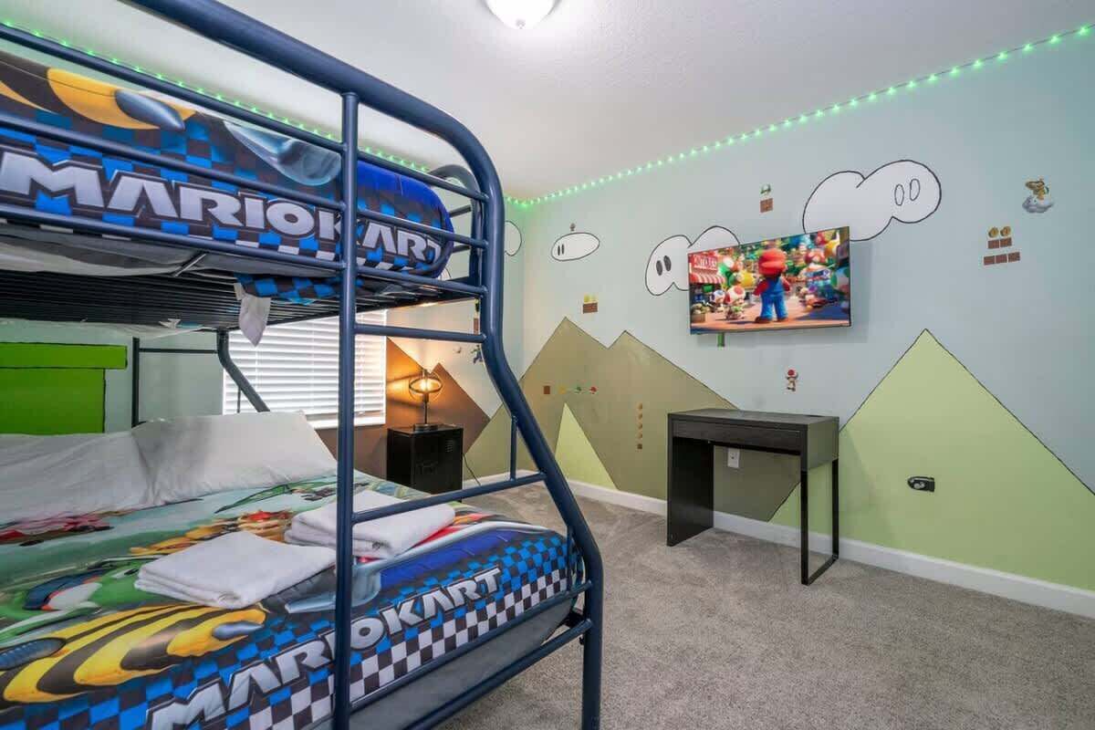 4 bedrooms, iron/ironing board, WiFi, bed sheets