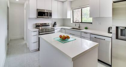 5 Mi to Beach: Group Getaway w/ Yard in Miami