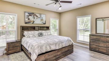 4 bedrooms, internet, bed sheets