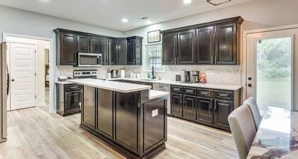 11 Mi to Troy University: Family Home w/ Yard