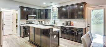 11 Mi to Troy University: Family Home w/ Yard