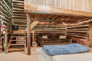 1 bedroom, travel crib, bed sheets