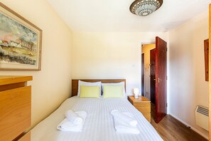 1 quarto, ferros/tábuas de passar roupa, acesso à internet