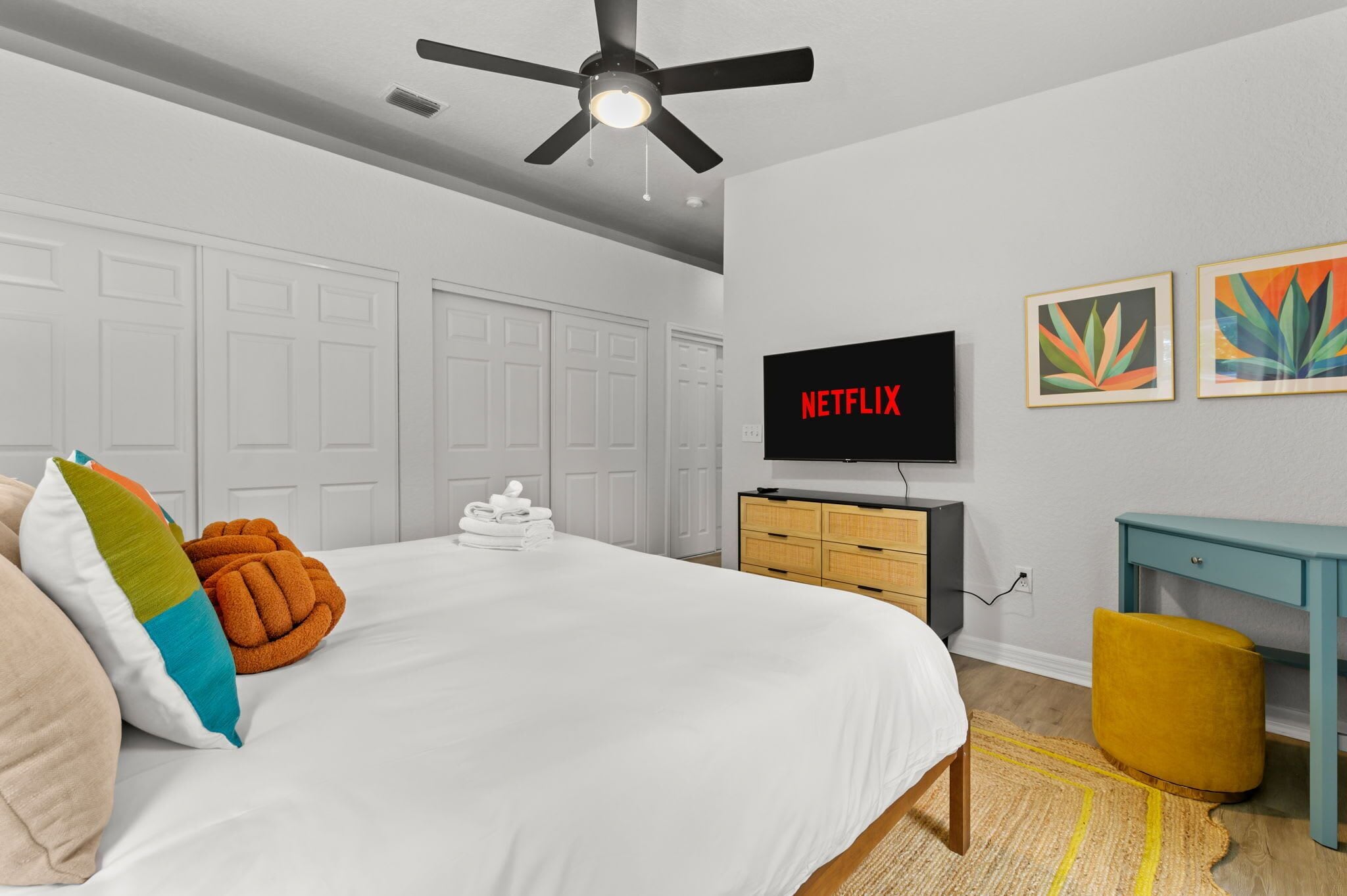 5 bedrooms, desk, iron/ironing board, travel cot