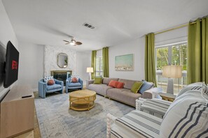 Una televisión, una oficina