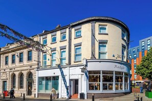 Exterior - Seven Suites | Open Plan Living With Pool Table (Merseyside)