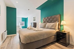 1 bedroom, iron/ironing board, travel cot, WiFi - Seven Suites | Bright and Spacious Home | Book Now (Merseyside)