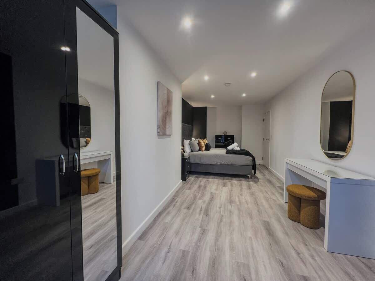 2 bedrooms, iron/ironing board, travel cot, WiFi