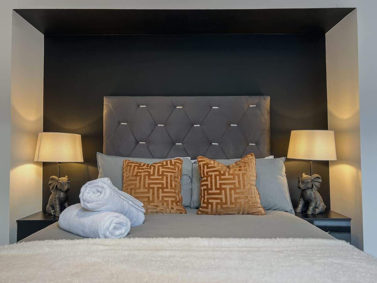 1 bedroom, iron/ironing board, travel crib, WiFi