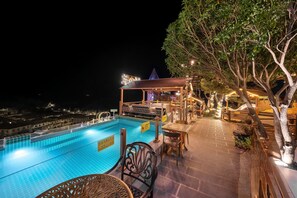 Piscine extérieure (ouverte en saison)