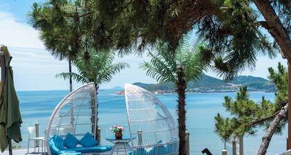 Laoshan Swan Castle Vacation Garden B&B