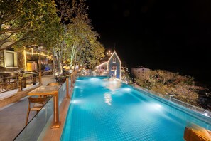 Seasonal outdoor pool - Laoshan Swan Castle Vacation Garden B&B (Qingdao)
