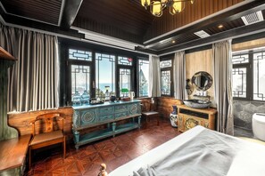 Escritorio, espacio para trabajar con laptop y wifi gratis