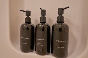 ヘアドライヤー、タオル